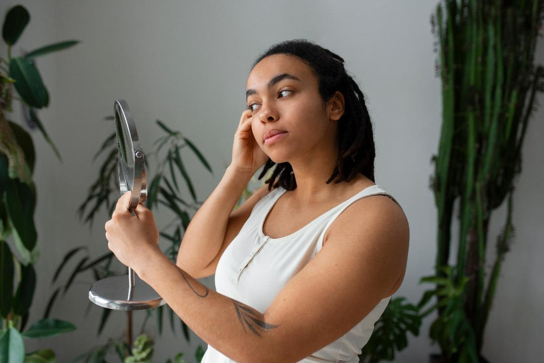 Femme qui e regarde