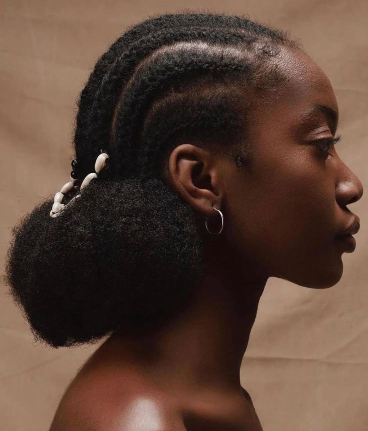 Coiffures protectrices pour cheveux crépus : idées, bienfaits et conseils