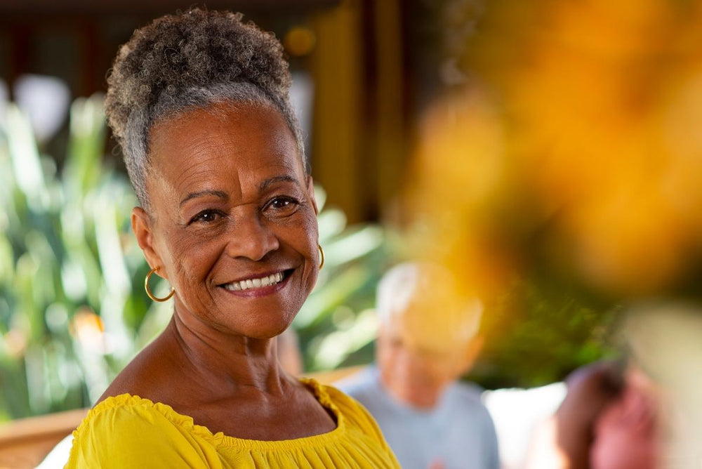 Une grand-mère souriante