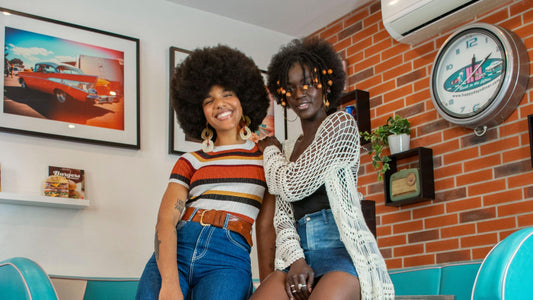 Le shooting Classy 70's : Une plongée dans l'ère des cheveux afro et de la fierté