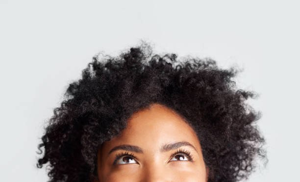 Faut-il couper les cheveux afro secs ou mouillés ?