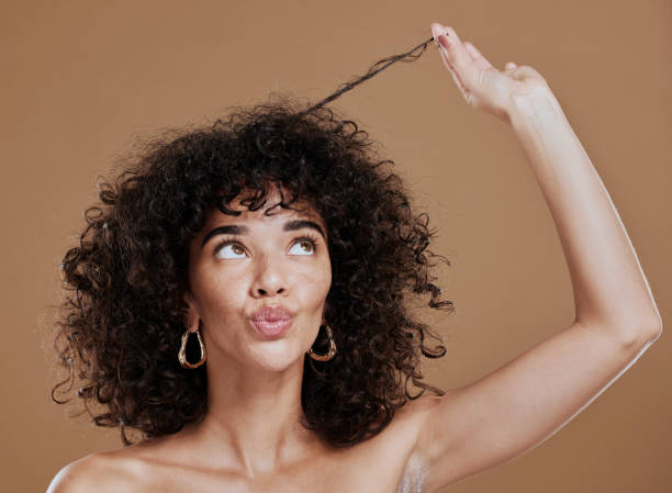 Démêlage des Cheveux Crépus et Frisés : Solutions Anti-Casse