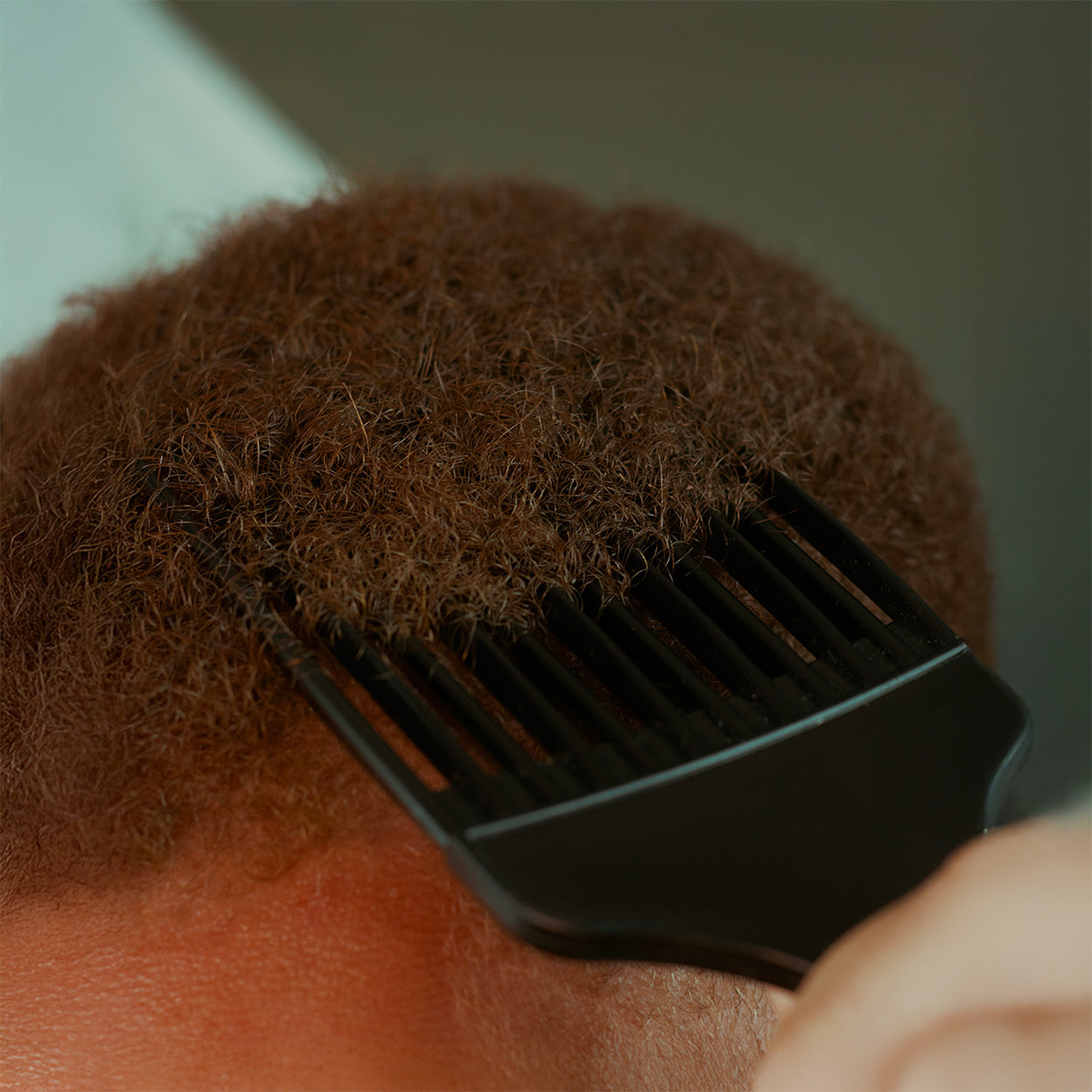 coiffeur homme cheveux crépus